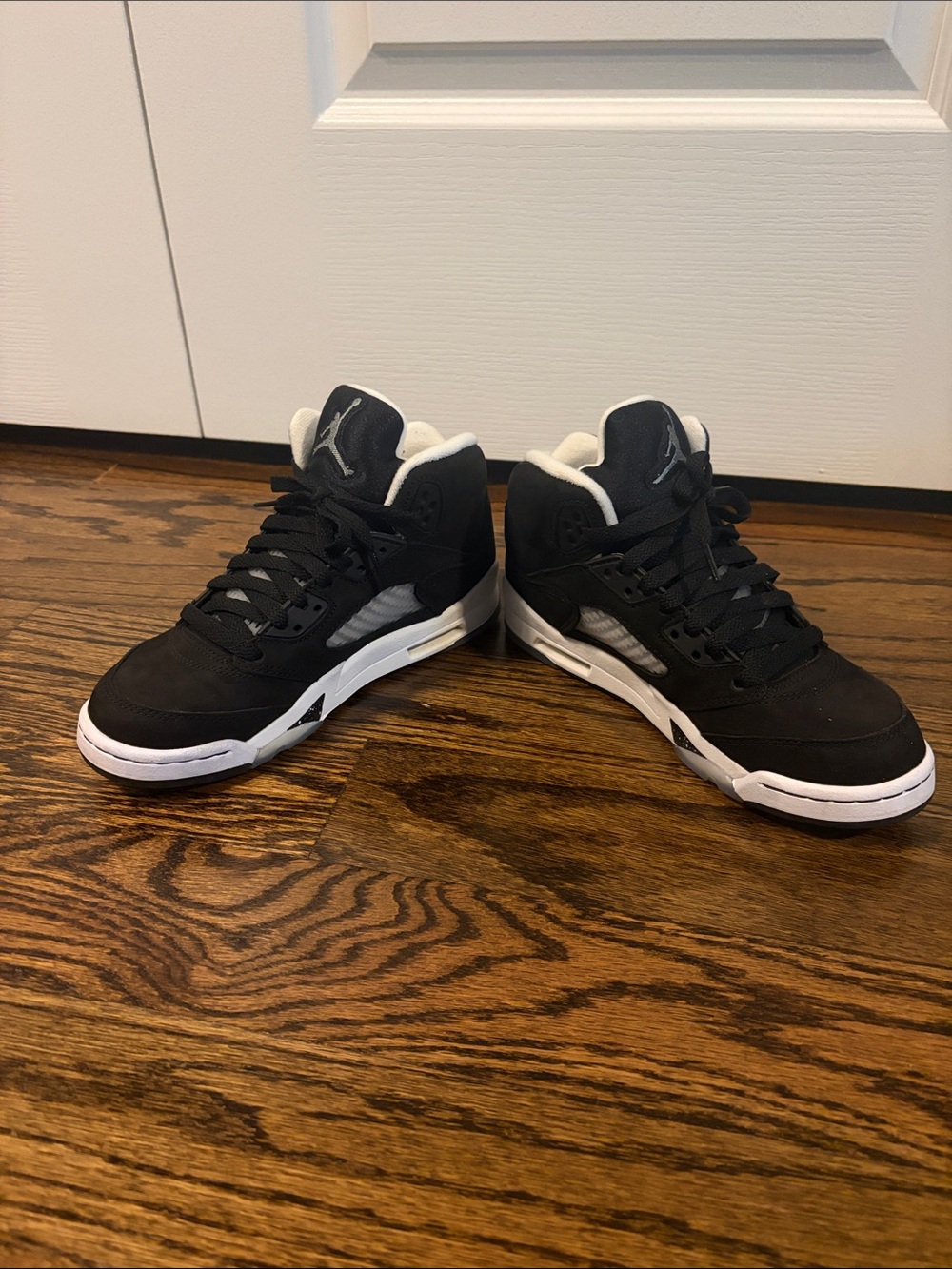 Air Jordan 5 Retro Black/Cool Grey/ White Sneakers Youth Size 4.5 - Picture 2 of 7